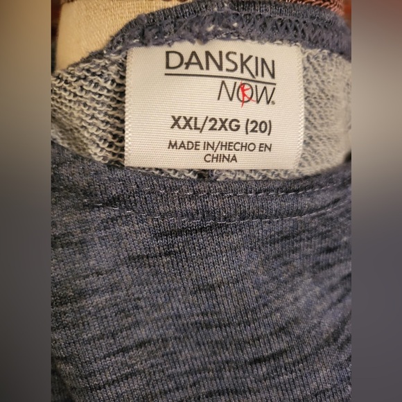 👚5for$15!🕶️ Danskin top. - Picture 2 of 4